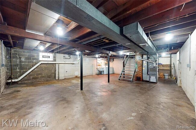 Building Photo - 865 W Marshall St