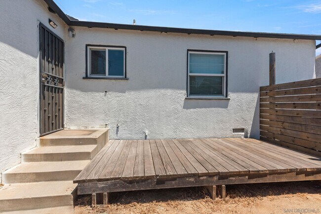 Building Photo - 2548 Violet St