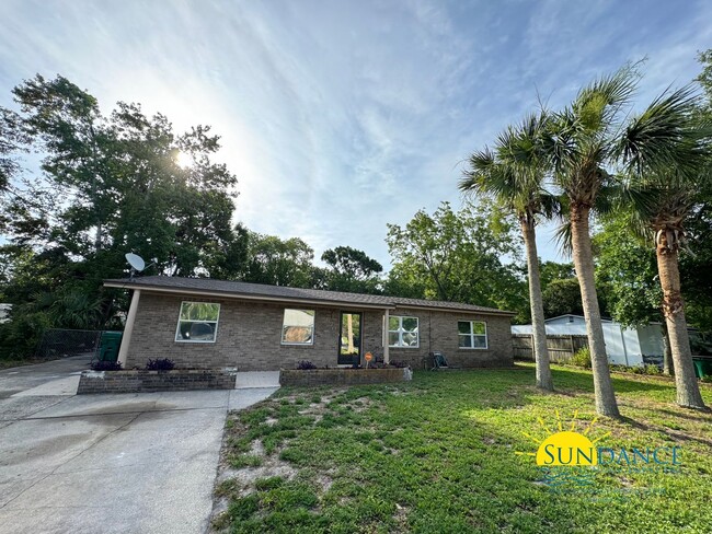 Primary Photo - Charming 4-Bedroom Home in Fantastic Neigh...