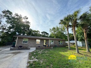 Building Photo - Charming 4-Bedroom Home in Fantastic Neigh...