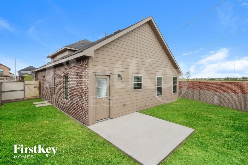 Building Photo - 1409 Woods Lake Ct