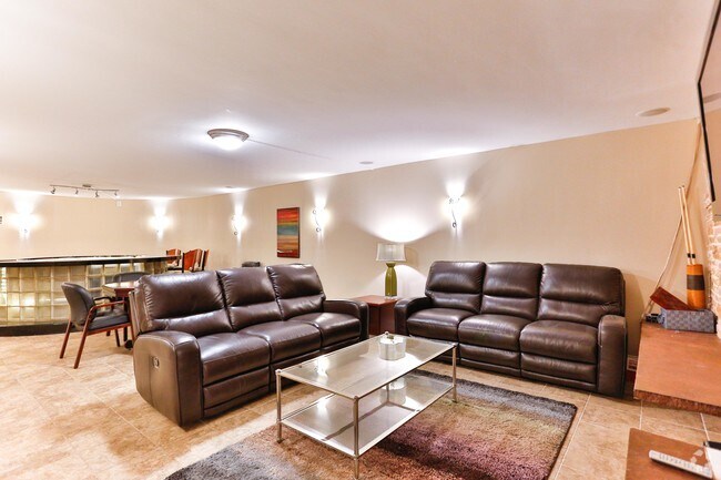 resident lounge - Camden Fairview