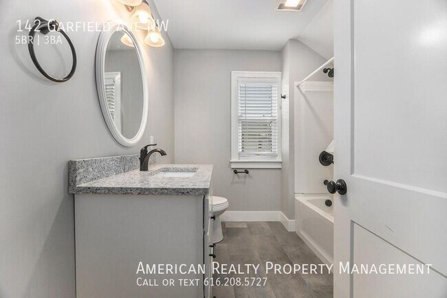 Building Photo - 142 Garfield Ave NW