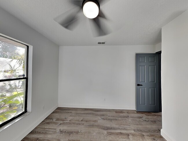 Building Photo - 9439 Lake Lotta Cir