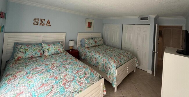 Building Photo - 2400 S Ocean Dr