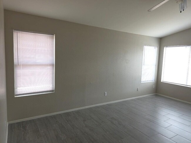 Building Photo - 9927 W Southgate Ave