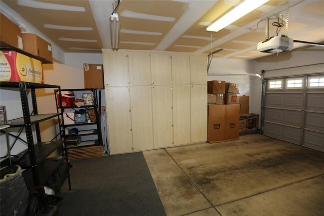 Building Photo - 233 Bonham Loop