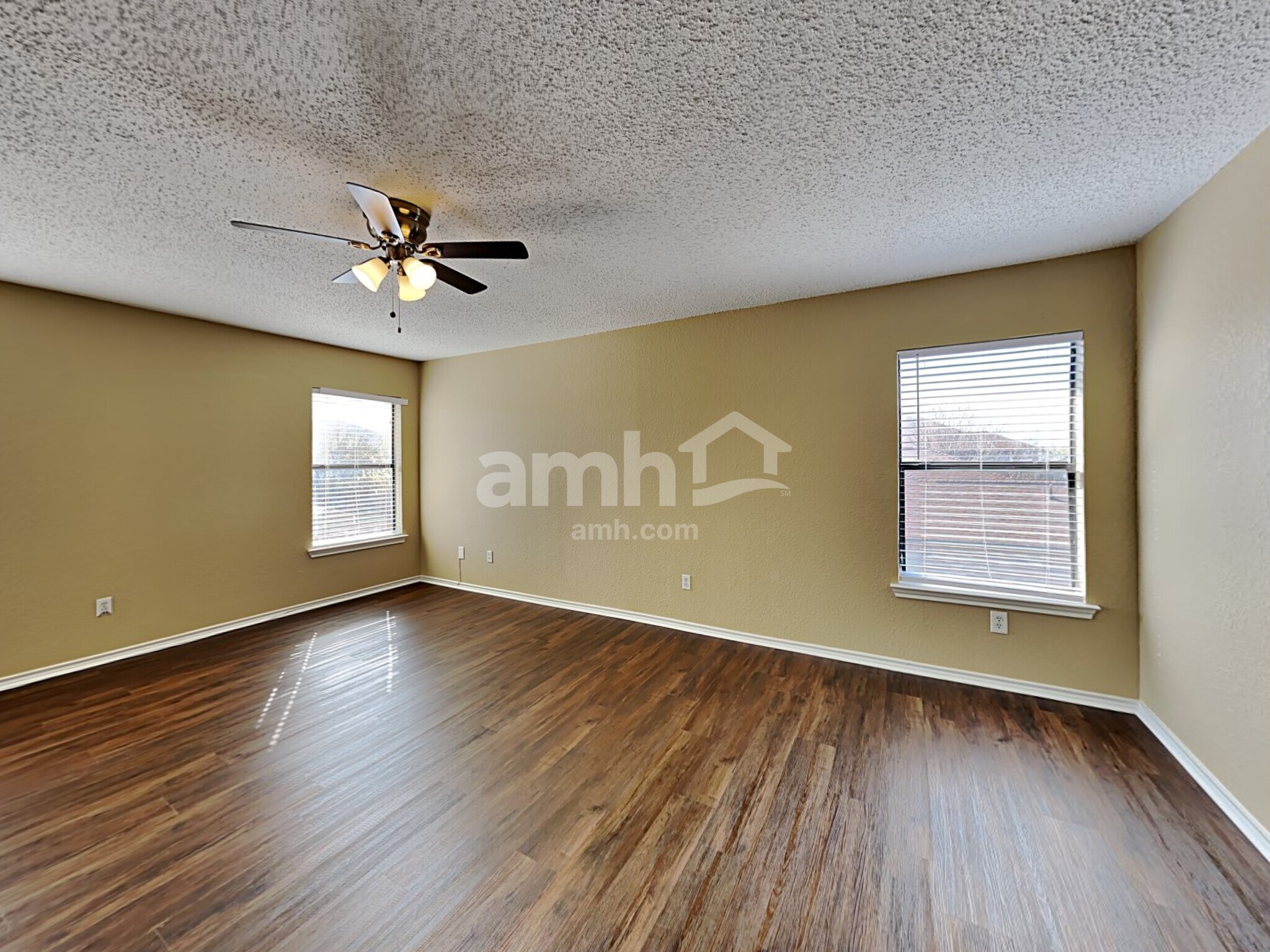 Building Photo - 304 Sandlewood Ln