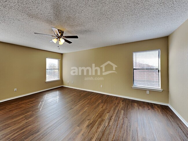 Building Photo - 304 Sandlewood Ln