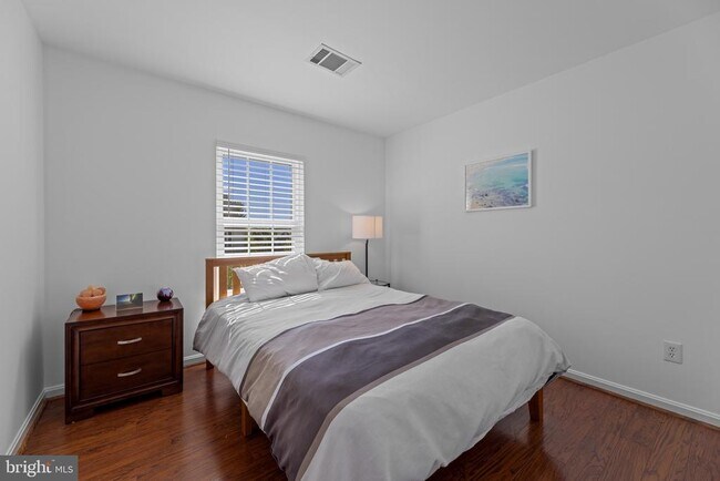 Building Photo - 21622 Monmouth Terrace