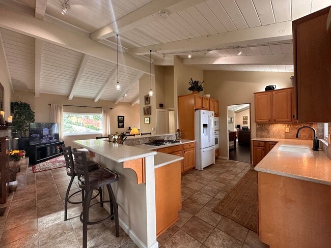 Building Photo - Sunny - Fully Furnished 2-Bedroom, with Office and 2 1/2 bathrooms.