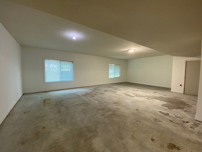 Building Photo - Beautiful and Unique Carriage House style home!