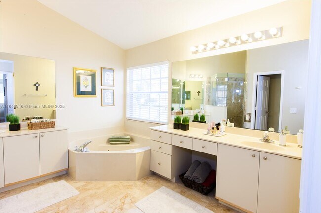 Building Photo - 2983 Oakbrook Dr