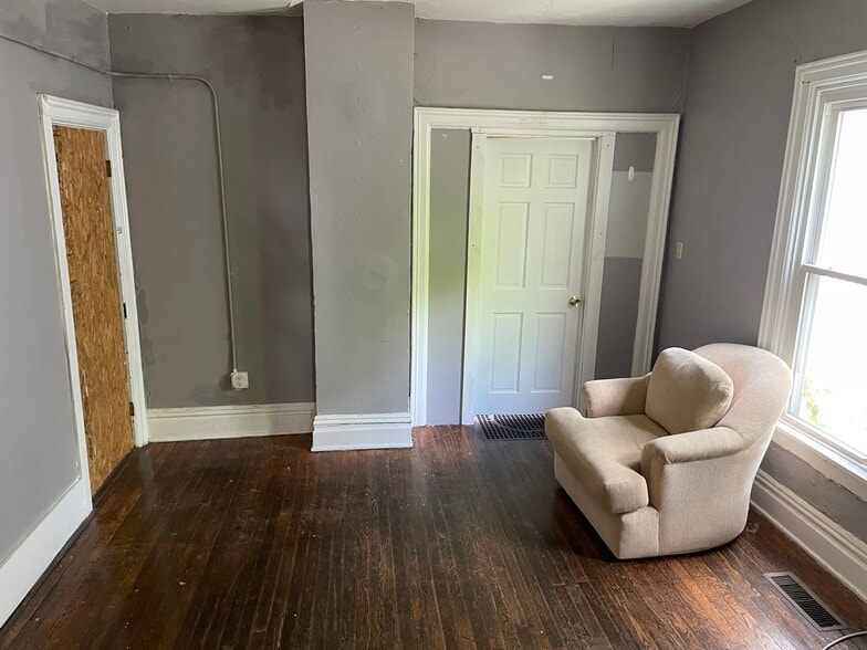 Living Room 2 - 8 N High St