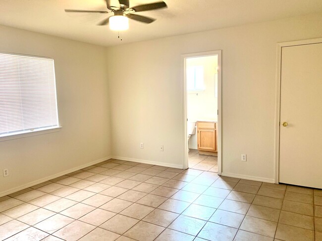 Building Photo - 12610 Kari Anne Dr