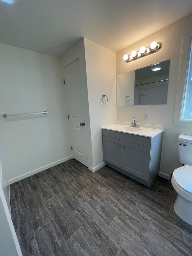Building Photo - 3 Bedroom 2 Bathroom for Rent.