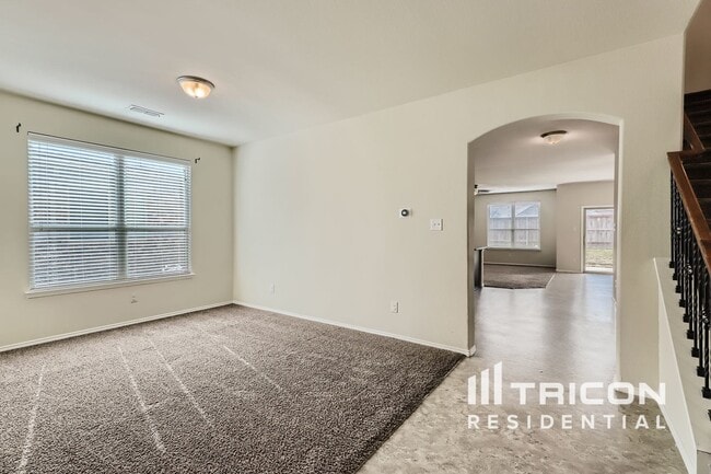 Building Photo - 1307 Hidden Valley Dr