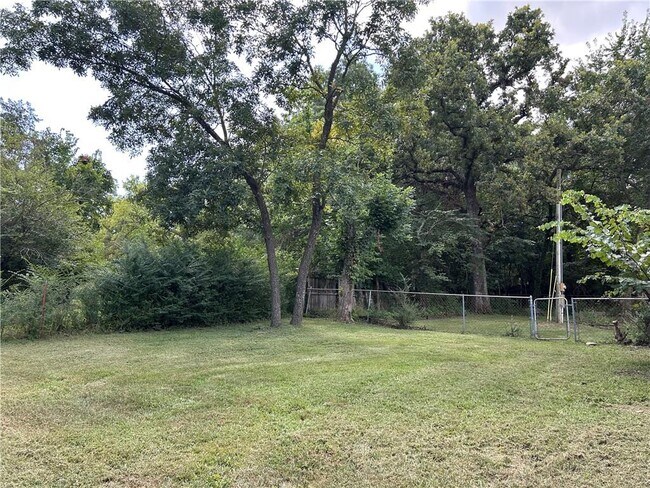 Building Photo - 12828 Trammel Dr