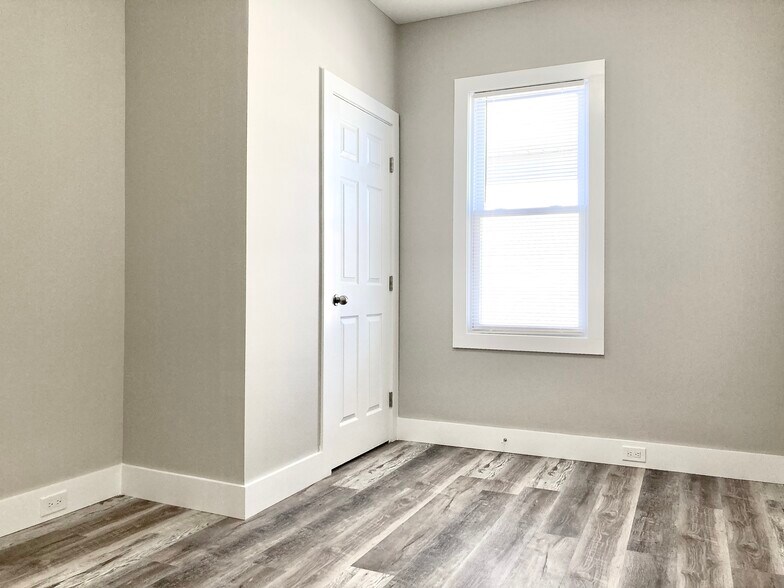 Building Photo - 72 Clinton Pl