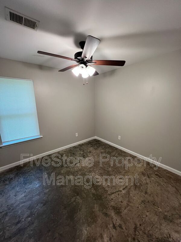 Building Photo - 3805 Lake Park Cove