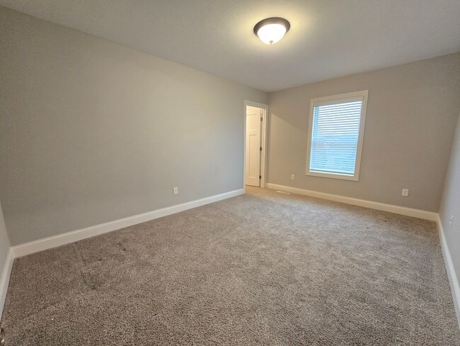 Building Photo - 6 Bedroom Home in Brookridge Estates