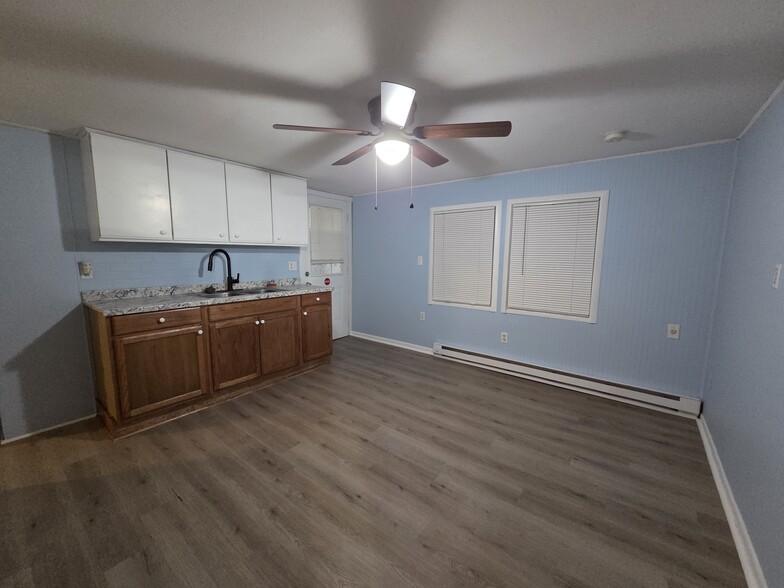 Building Photo - 24 Rocky Hill Ave