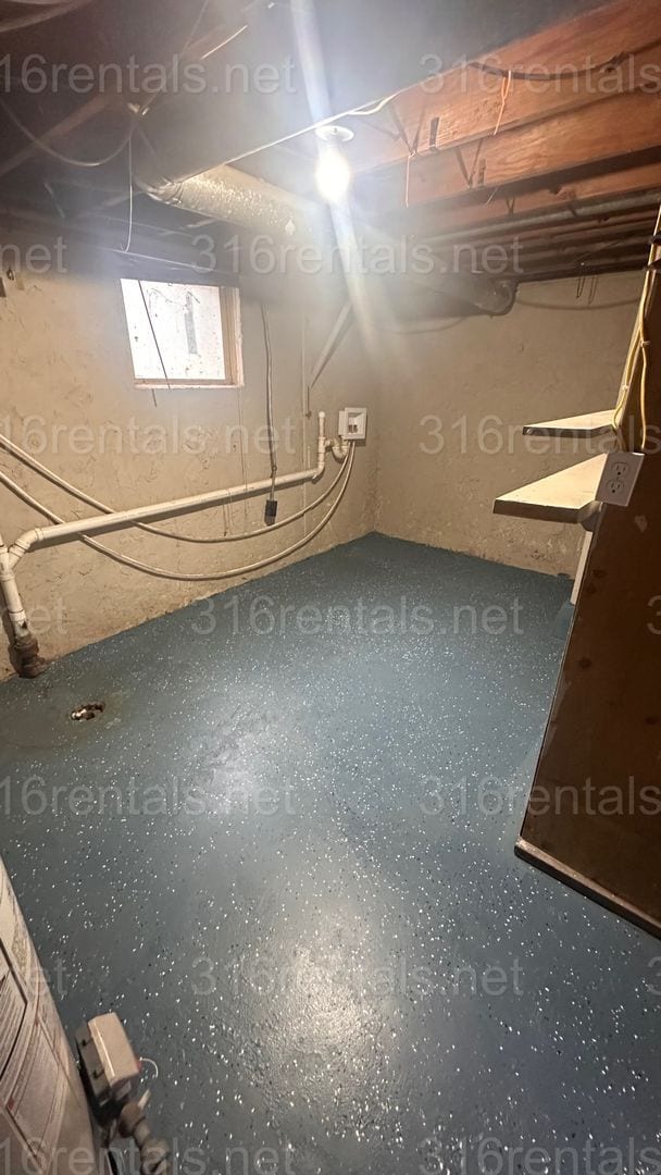 Building Photo - $1195 - 3 bed 1 bath with basement - Single Family Home located in the Southwest neighborhood