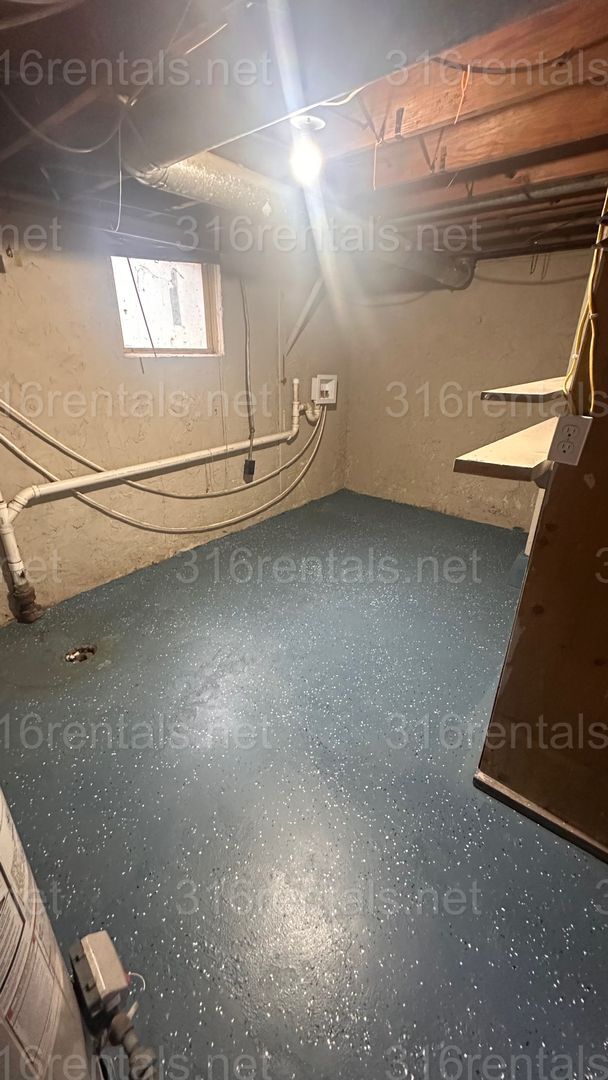 Building Photo - $1250 - 3 bed 1 bath with basement - Single Family Home located in the Southwest neighborhood