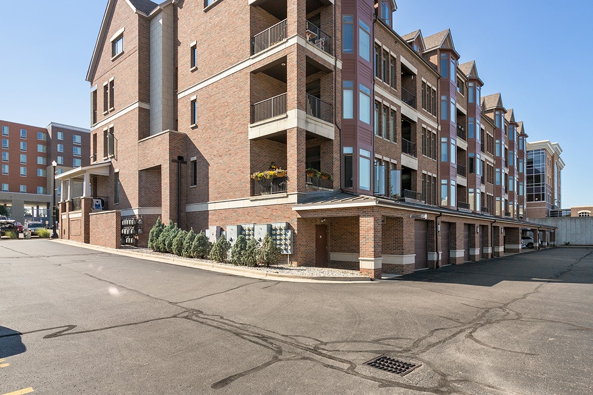 1 FREE INTERIOR PARKING - 430 Union Ave NE