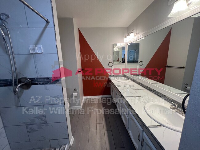 Building Photo - 5431 W Cochise Dr