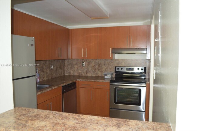 Building Photo - 303 Racquet Club Rd