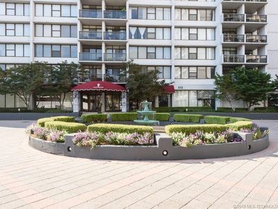 Front enterance - 450 W 7th St