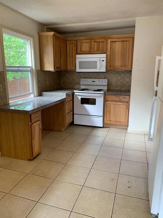 Building Photo - 9660 N Central St