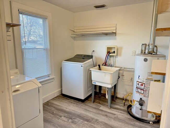 Building Photo - 4364 Ave F