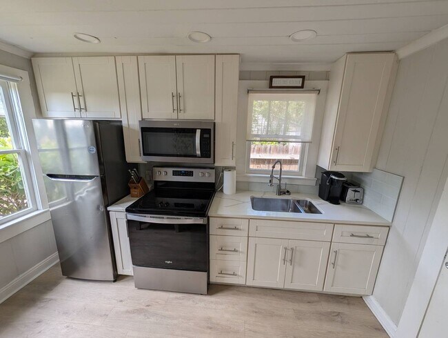 Building Photo - Adorable Rental in the Heart of Sarasota