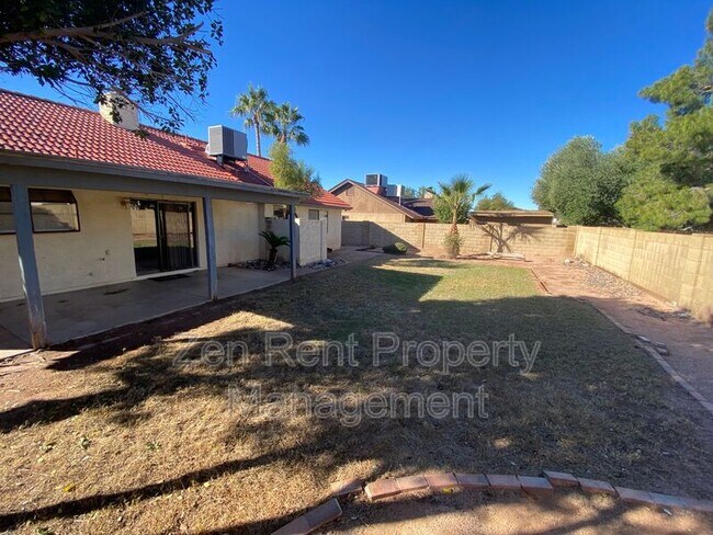 Building Photo - 5802 E Enrose St