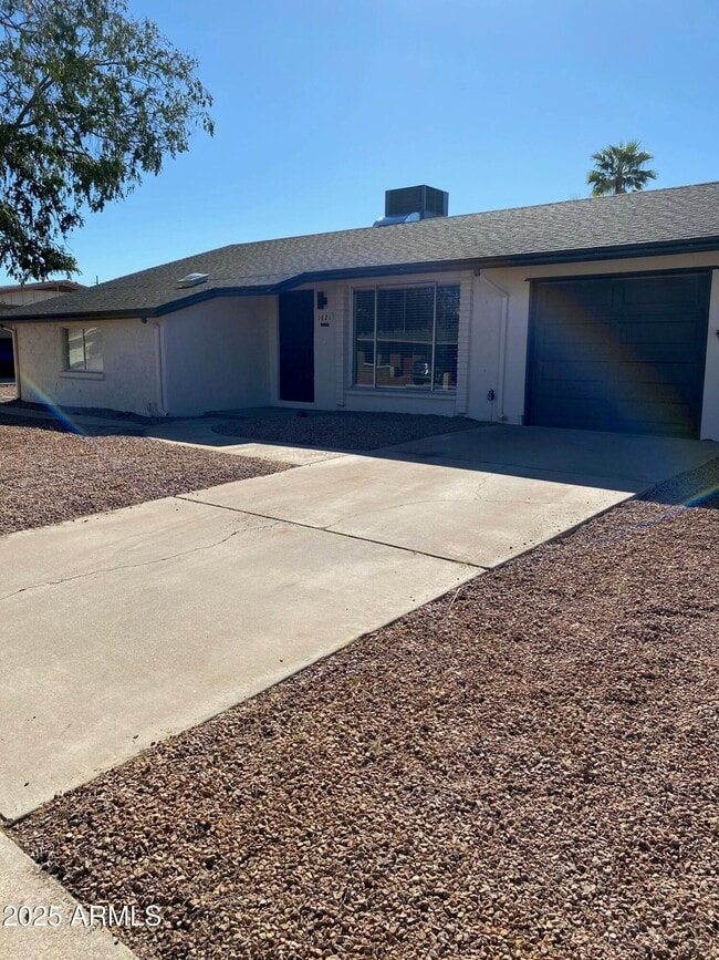 Building Photo - 1821 W Libby St