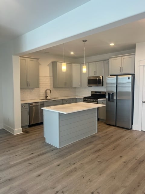 Building Photo - Stunning 3BR/3.5BA with 2+ car attached ga...