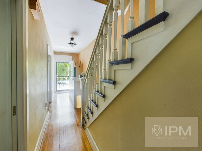 Building Photo - Spacious 5 Bedroom, 2.5 Bath Near The Avenues!