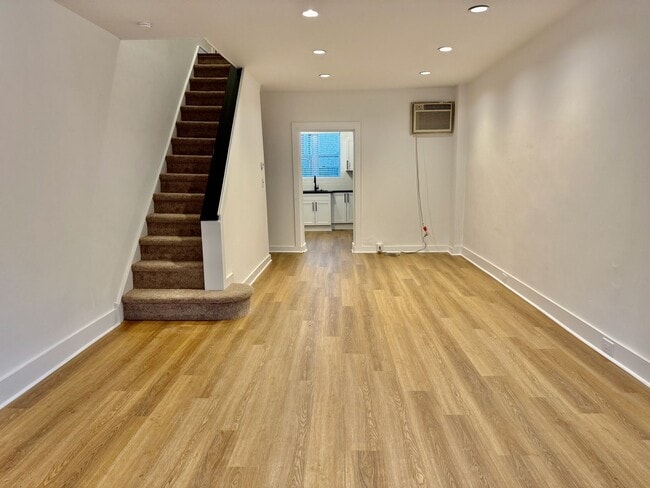 Building Photo - Just RENOVATED open floorplan 3 BED/1 BA H...