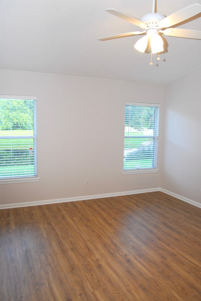 Building Photo - 1186 Waterfall Dr