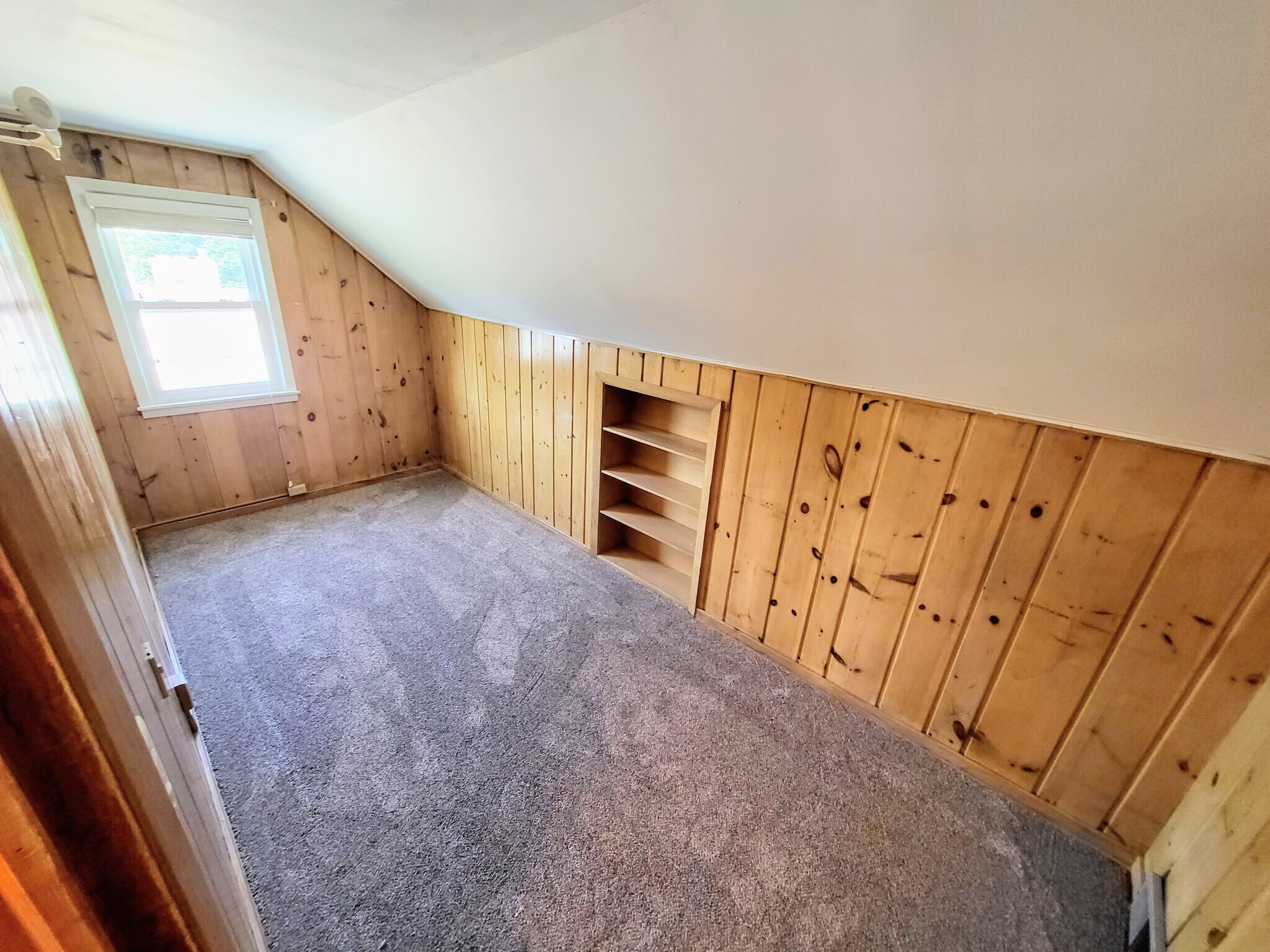 Upper floor office / den - 1588 Hillcrest Ave