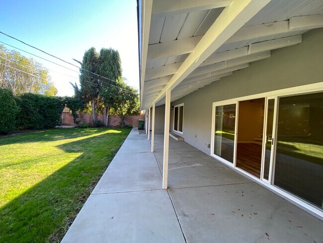 Building Photo - 5900 Cahill Ave