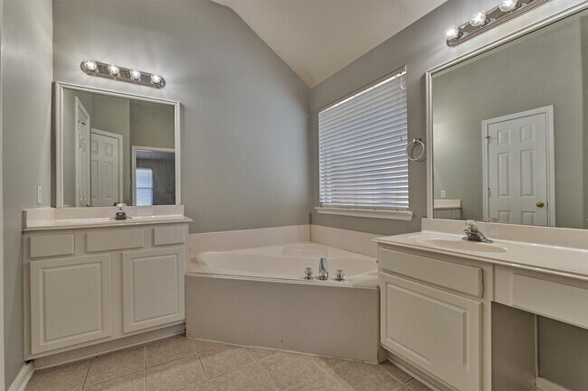 Building Photo - 11118 Creekline Meadow Ct