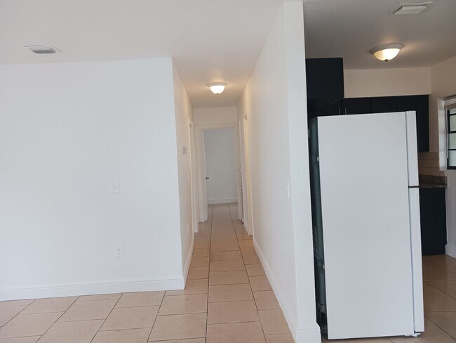 Building Photo - 3 Bed Home for Rent!
