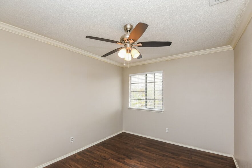 Building Photo - 2552 Forest Creek Dr