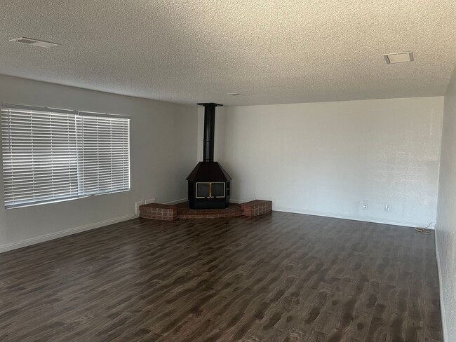 Building Photo - 3BD/1.5BA House - Moreno Valley (92553)