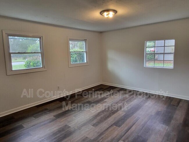 Building Photo - 6370 Ashdale Dr