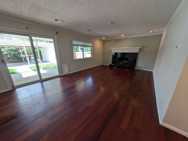 Building Photo - 1175 E Dry Creek Pl