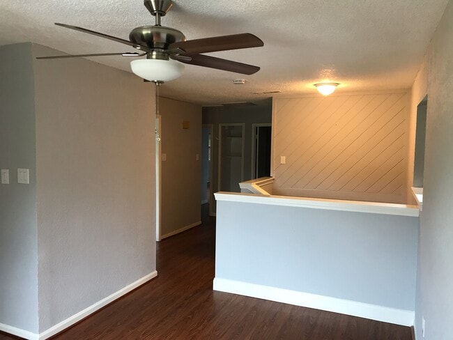 Building Photo - Gorgeous and spacious home in Danbury, Just remodeled and move in ready!